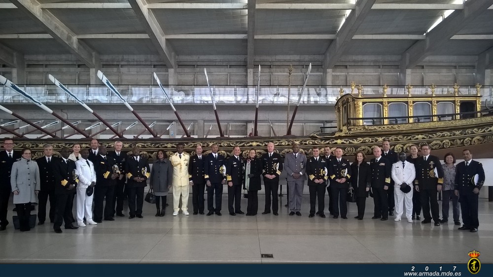 Visita al Museo Maritimo de los asistentes al 700º aniversario Marinha Portuguesa